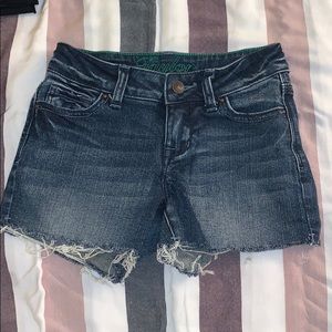 deLiA’s Denim Taylor Shorts Size 00